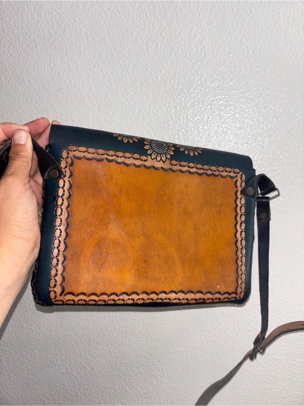 Sm Tooled Leather Purse Shoulder Boho Floral Bag Hobo Hippy Strap Envelope Flap - Picture 3 of 4